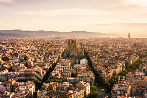 Vista aérea del Ensanche de Barcelona, en el que se ve la Sagrada Familia